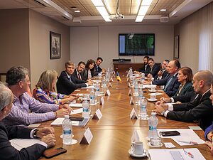 Fotonoticia: empresarios valencianos se reúnen en Cámara Valencia con el embajador de Suecia y con una delegación de la embajada de Ucrania