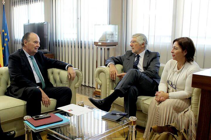 Fotonoticia: l’ambaixador de Portugal, Joao Mira, es reuneix amb el president de Cambra València, José Vicente Morata