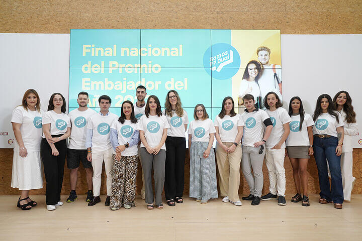Joan Llinares de la red de jóvenes Somos FP Dual elegido Premio Embajador del Año 2023 de España