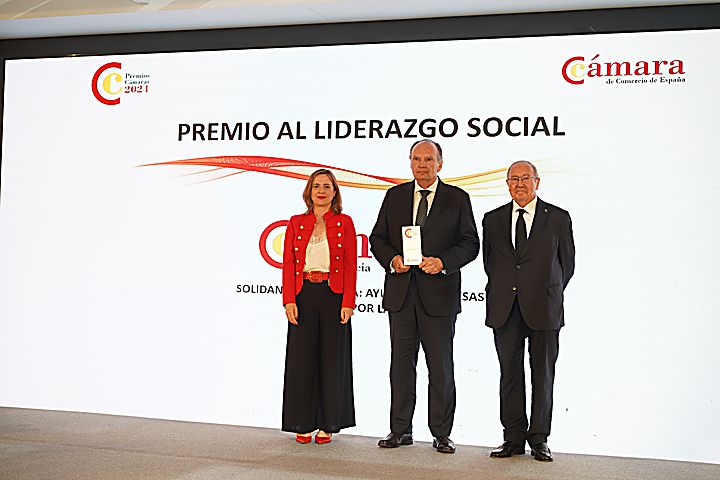 Cambra València, reconeguda amb el Premi Cambres 2024 pel seu lideratge social davant la DANA