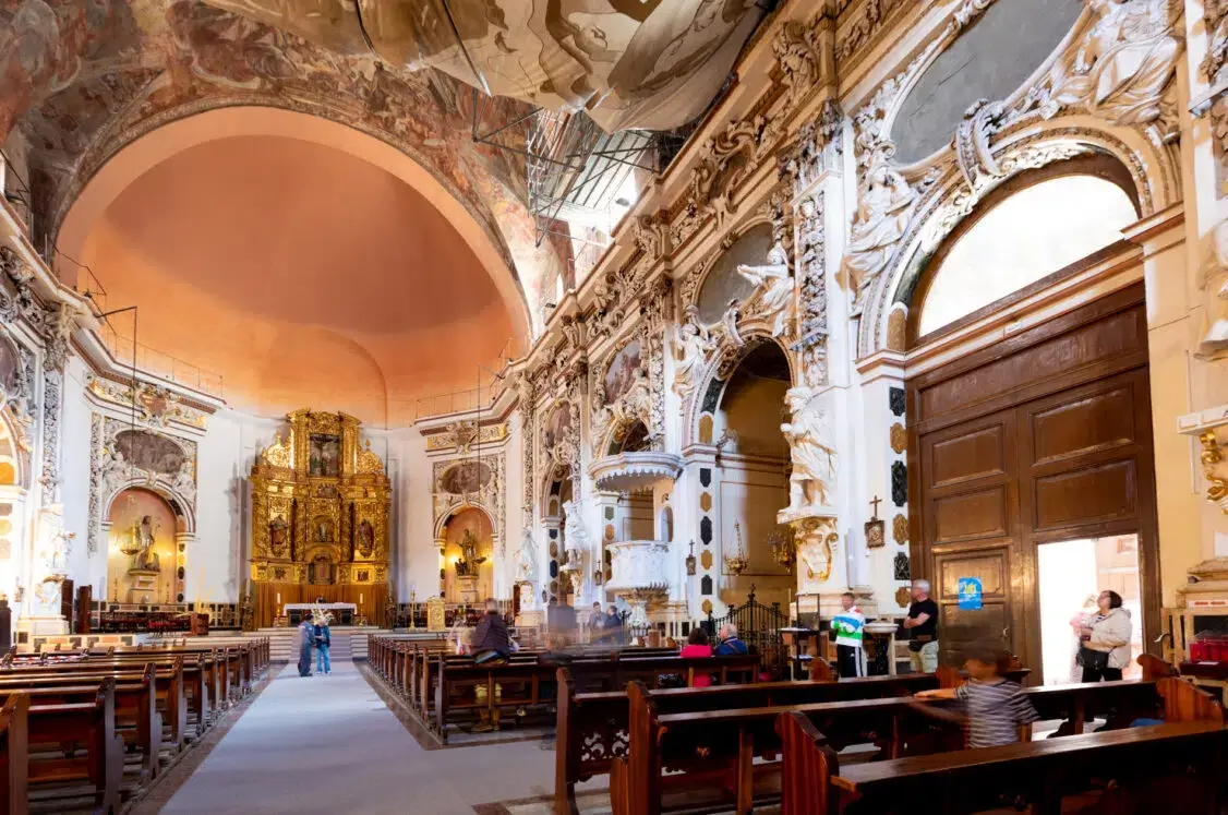 LA RESTAURACIÓN DE LOS SANTOS JUANES