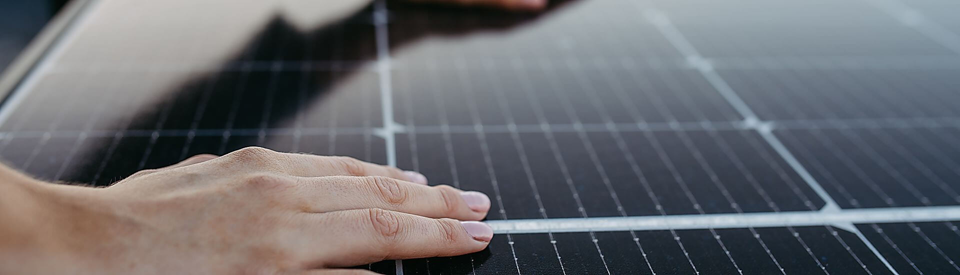 Cómo almacenar energía en tu empresa: requisitos técnicos legales y redes inteligentes.