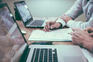 través de un proceso de diagnóstico, planificación y acompañamiento, trabajarás junto a un consultor experto para analizar la realidad de tu negocio y construir, paso a paso, tu propio Plan de Recuperación personalizado.